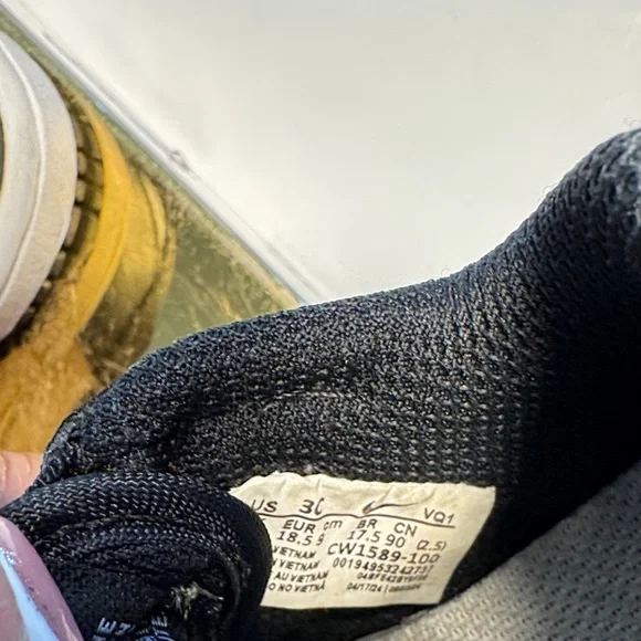 Nike Kids Black and White Sneakers 3C - Picture 7 of 11